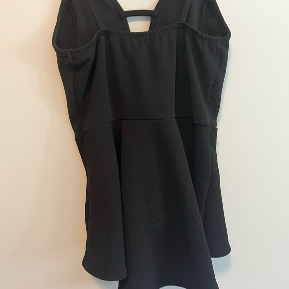 Spaghetti strap top. Low v. - Picture 3 of 4